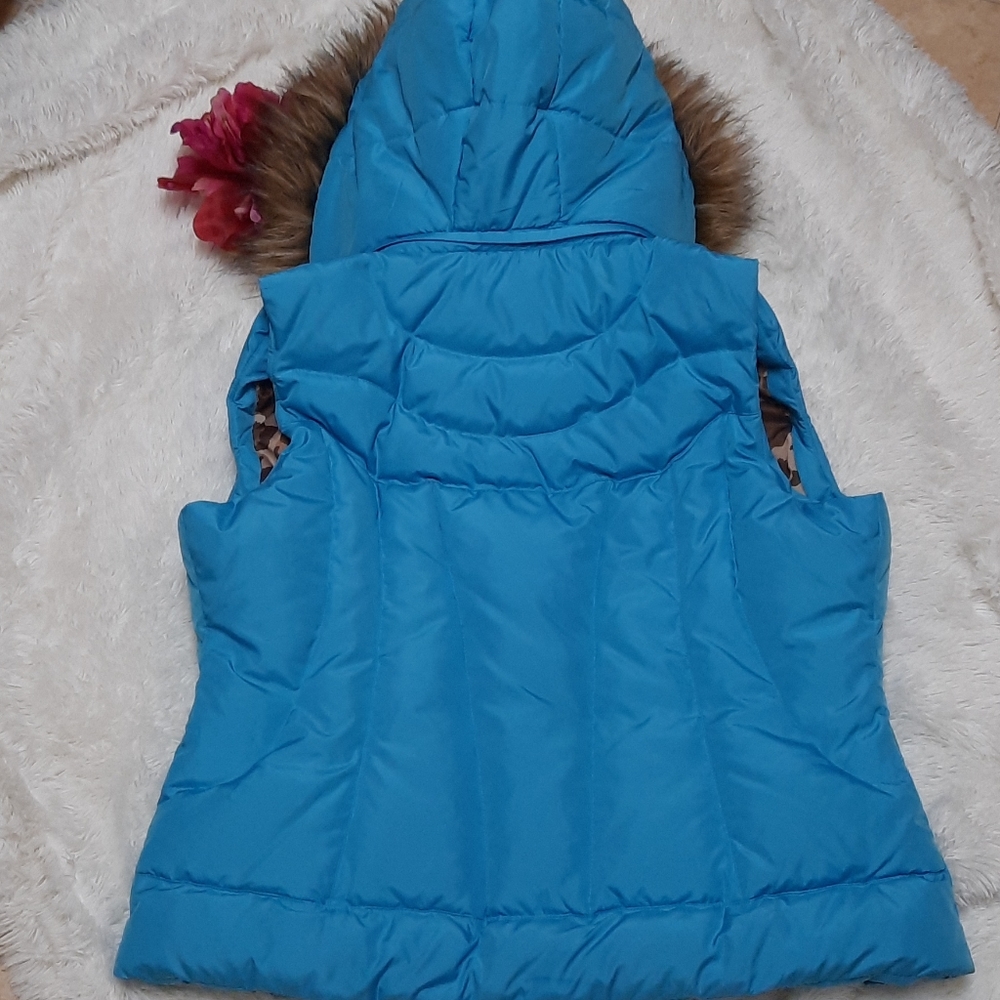 Black Rivet Vest - Picture 5 of 6